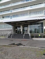 800 Ave at Port Imperial in Weehawken, NJ - Building Photo