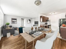 6930 N Broad St in Philadelphia, PA - Building Photo