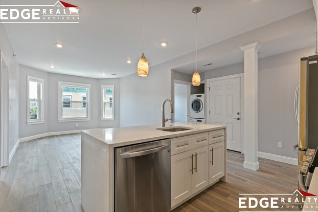 146 Sutherland Rd, Unit 3 in Boston, MA - Foto de edificio - Building Photo