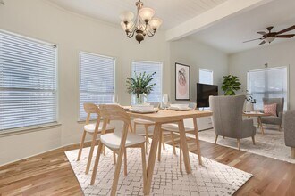 Updated & charming Lavaca home with large  in San Antonio, TX - Building Photo - Building Photo