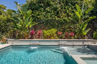 1444 Stearns Dr in Los Angeles, CA - Building Photo - Building Photo