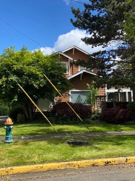 1407 E 21st Ave in Eugene, OR - Building Photo