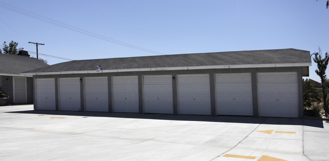 15011 Bear Valley Rd in Hesperia, CA - Building Photo - Building Photo