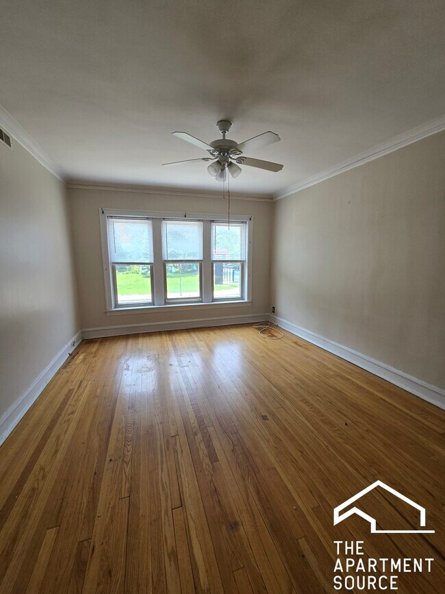 property at 5135 N Damen Ave