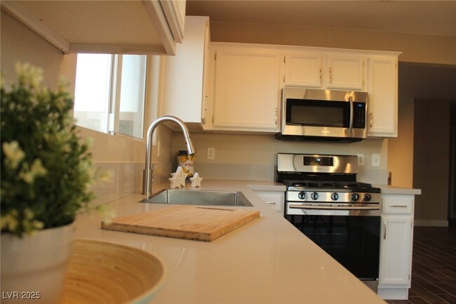 8366 Woodland Prairie Ave in Las Vegas, NV - Building Photo - Building Photo