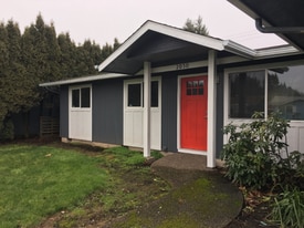 2030 Crimson Ave in Eugene, OR - Building Photo