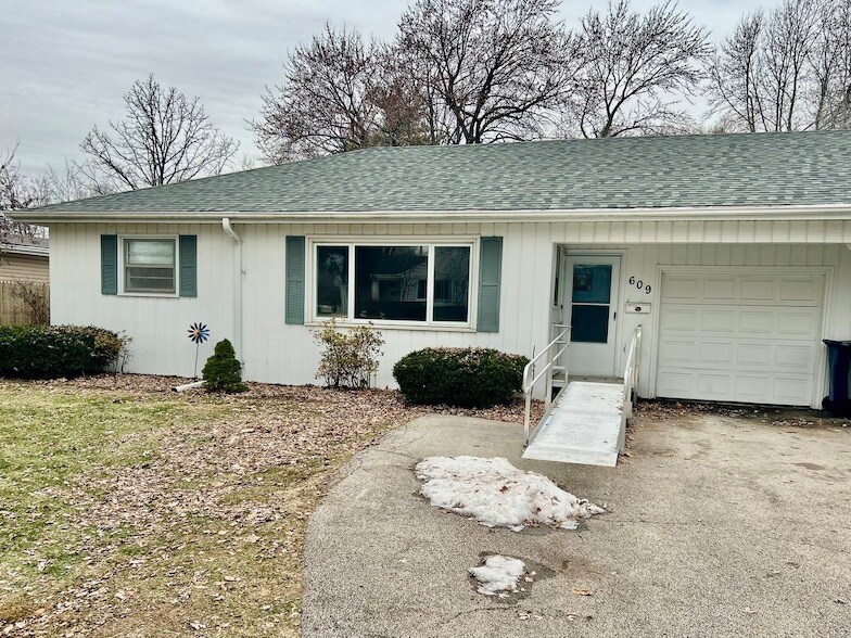 609 Loomis St in Naperville, IL - Building Photo