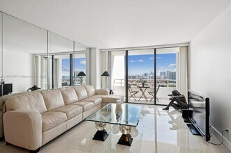 20225 NE 34th Ct in Miami, FL - Building Photo - Building Photo
