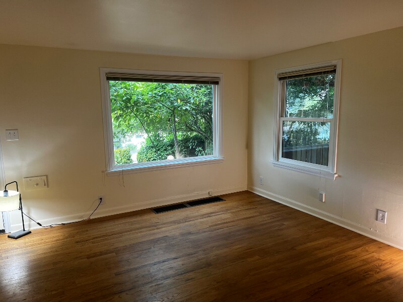 3002 31st Ave W in Seattle, WA - Building Photo