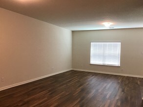 12318 Commander Dr in San Antonio, TX - Foto de edificio - Building Photo