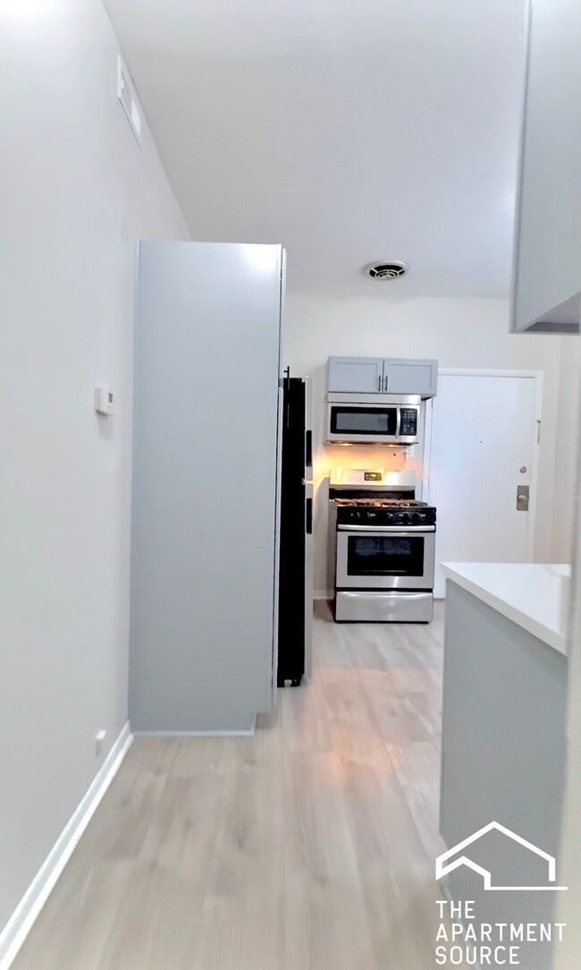 4854 W Diversey Ave, Unit 1F