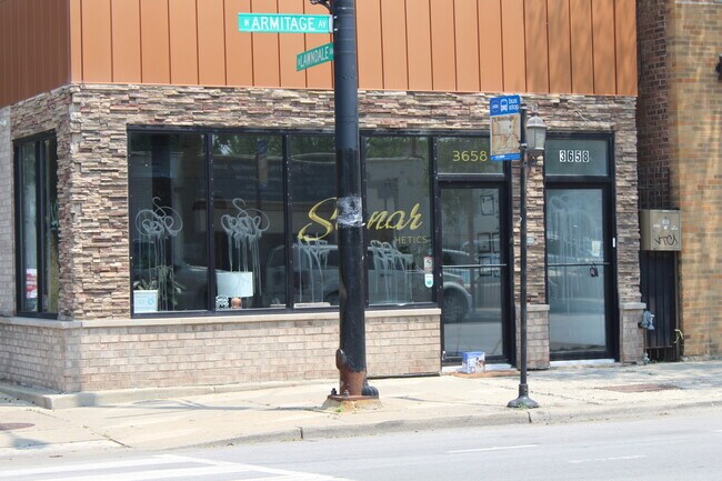 3658 W Armitage Ave in Chicago, IL - Building Photo - Building Photo