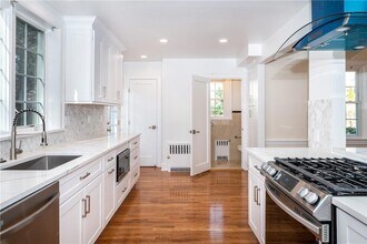 11 Montrose Rd in Scarsdale, NY - Building Photo - Building Photo