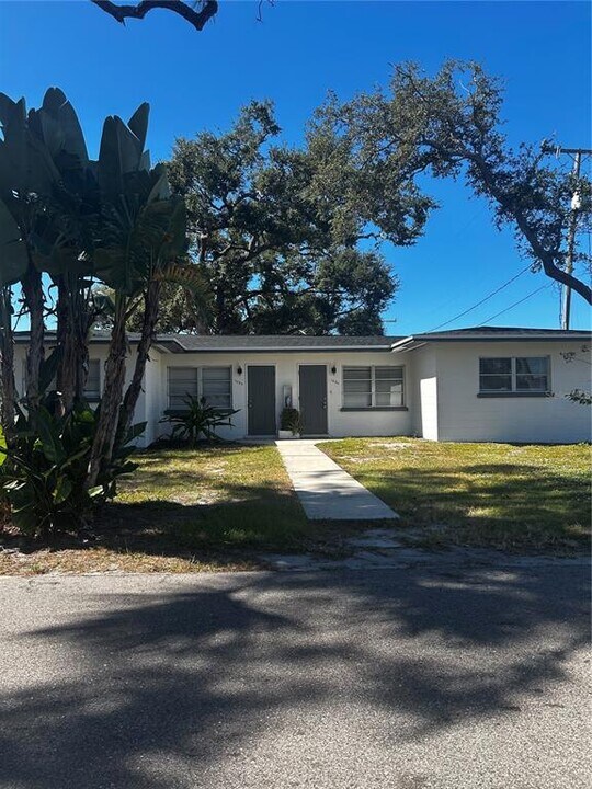 1984 S East Ave in Sarasota, FL - Building Photo