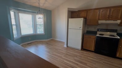 1016 Champion Dr, Unit 1016 in Frankfort, KY - Foto de edificio - Building Photo