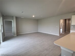 2465 NW 9th St in Cape Coral, FL - Building Photo - Building Photo