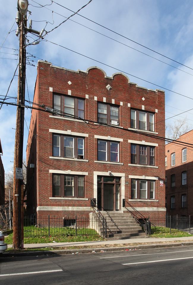 445-451 Barbour St in Hartford, CT - Foto de edificio - Building Photo