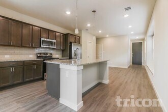 2407 Foster Hl Rd in Richmond, TX - Foto de edificio - Building Photo