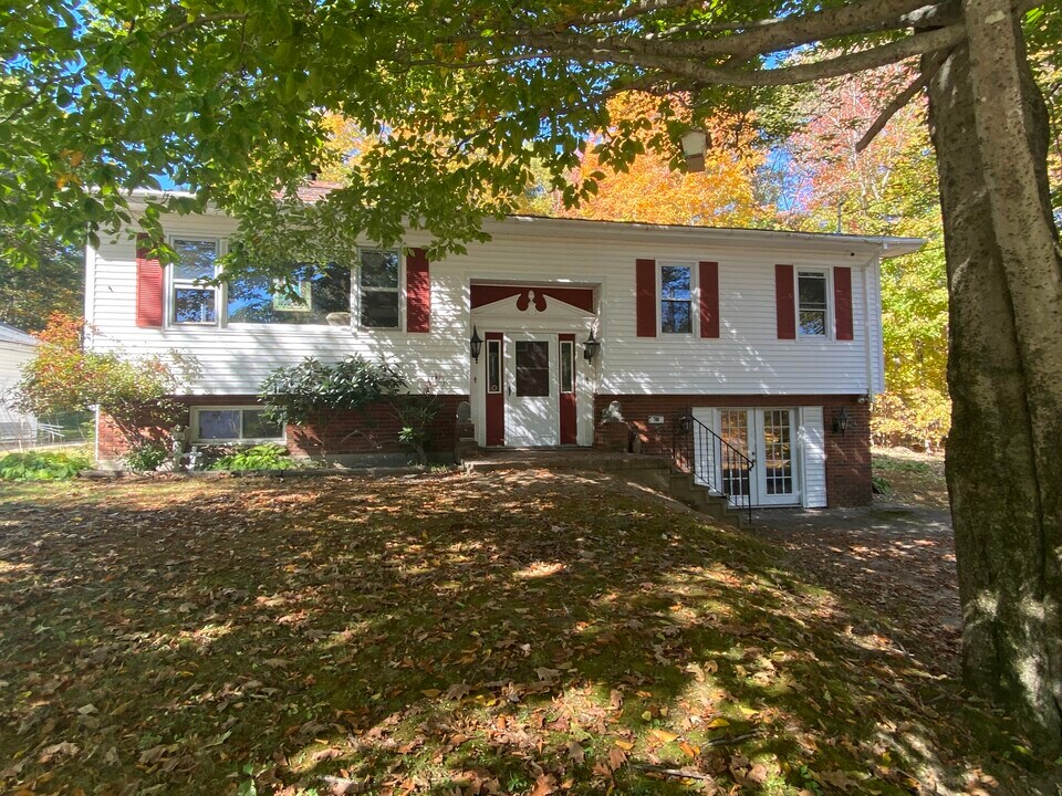 748 Togus Rd in Augusta, ME - Building Photo