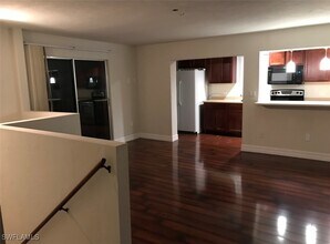 250 10th St NE in Naples, FL - Building Photo - Building Photo