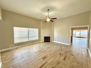 7048 Hollowell Dr in Tampa, FL - Building Photo - Building Photo