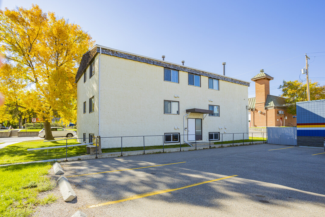 BCF Condos in Drumheller, AB - Building Photo