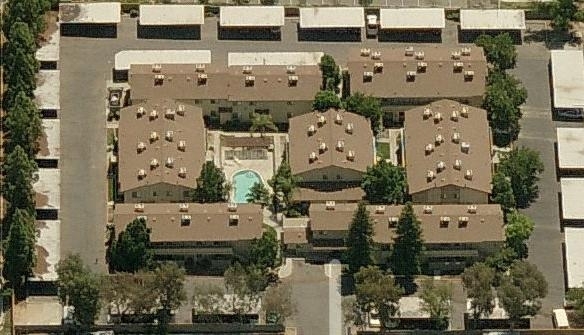 Pine Ridge Apartments in Bakersfield, CA - Foto de edificio