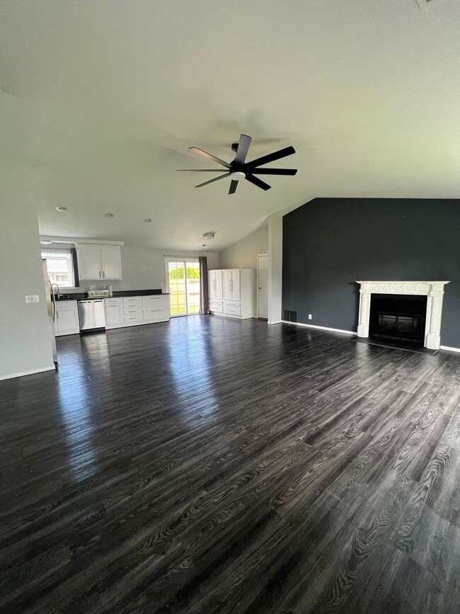 1081 Nelson Way in Mckinleyville, CA - Building Photo - Building Photo