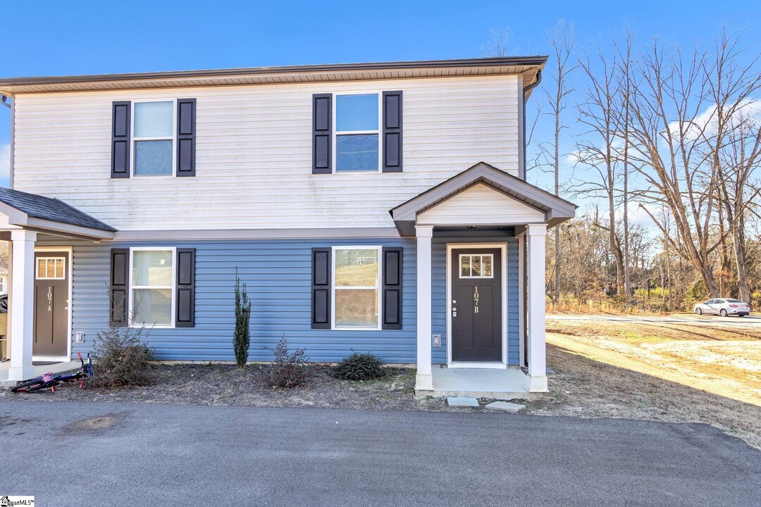 107 Old Liberty Rd in Easley, SC - Building Photo