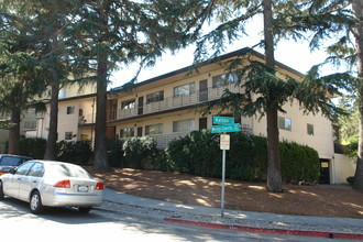 145 Monte Cresta Ave in Oakland, CA - Foto de edificio - Building Photo