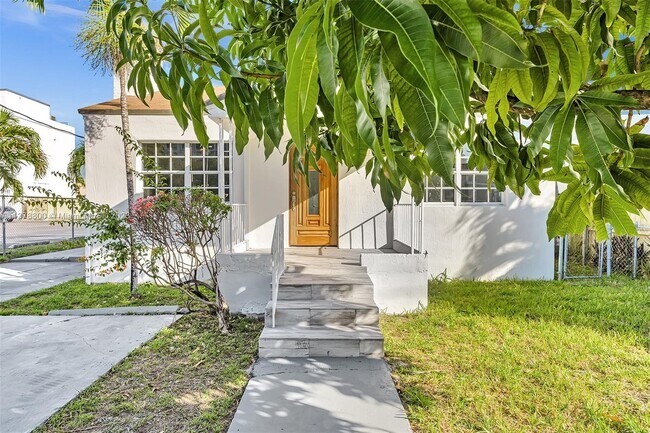 1623 NW 16th Terrace-Unit -1 in Miami, FL - Building Photo - Building Photo