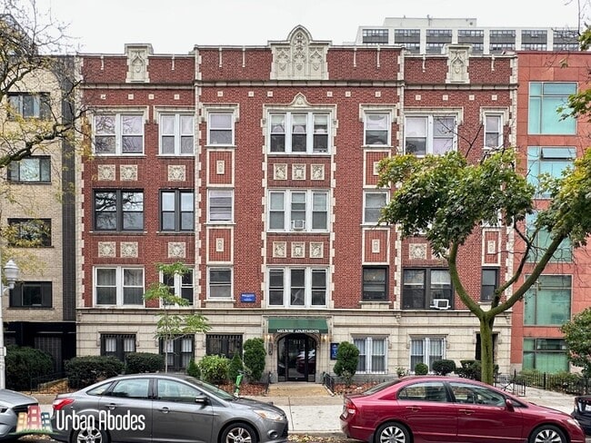 523 W Melrose St, Unit A02C