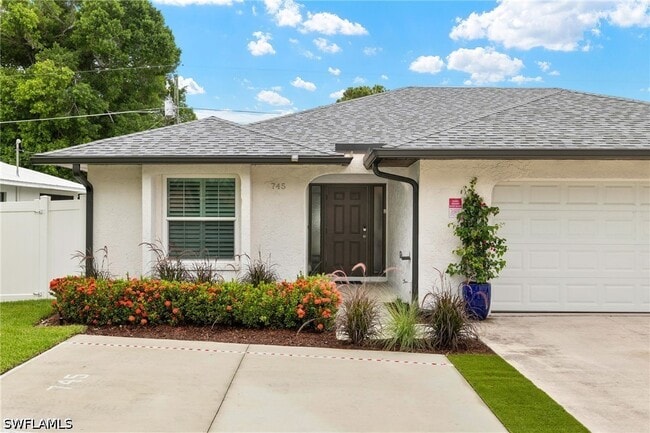 745 91st Ave N in Naples, FL - Building Photo - Building Photo
