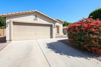 16034 W Winchcomb Dr in Surprise, AZ - Building Photo - Building Photo