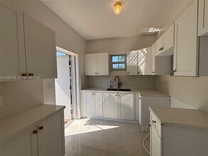521 NW 48th St in Miami, FL - Building Photo - Building Photo