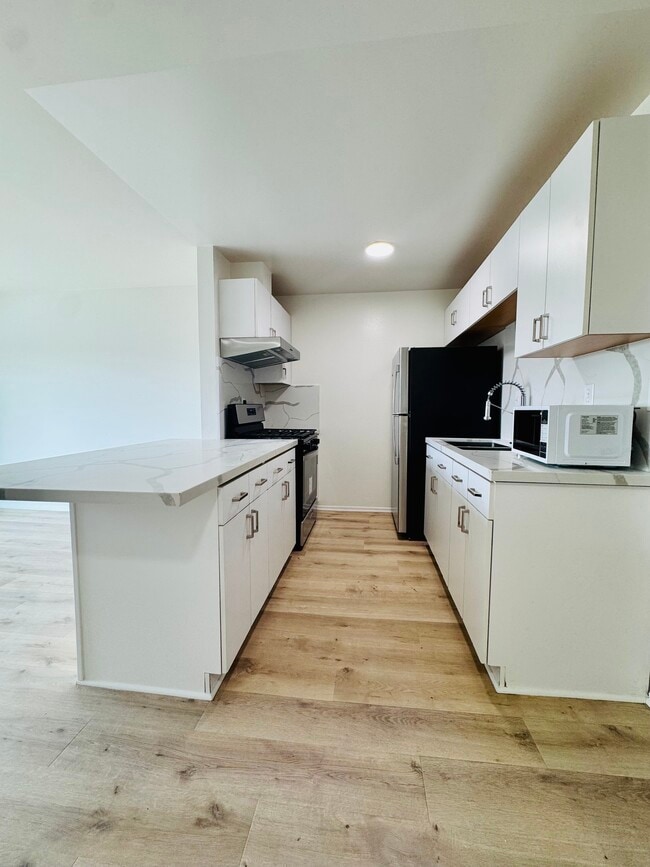 property at 1600 Ardmore Ave