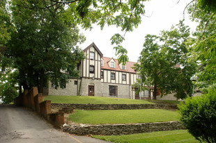 1956-1962 Iuka Ave Apartments