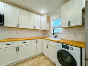 711 W 44th St in Savannah, GA - Building Photo - Building Photo