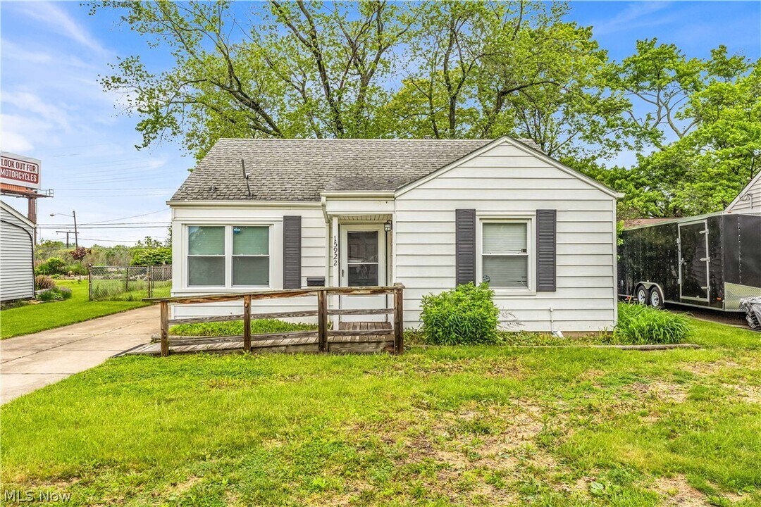 15922 Eleanore Dr in Cleveland, OH - Building Photo