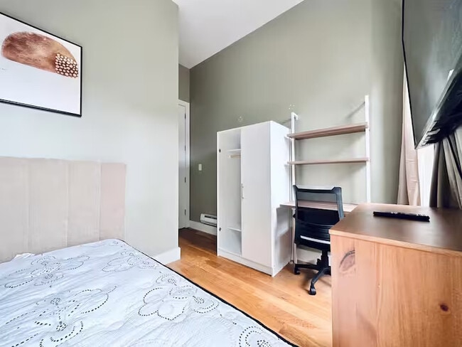property at 18-15 Putnam Ave