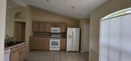 6122 NW E Deville Cir in Port St. Lucie, FL - Building Photo - Building Photo