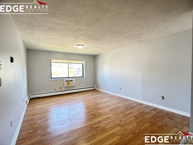 35 Glencoe St, Unit 20 in Boston, MA - Building Photo - Building Photo