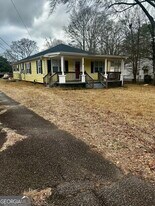 19 Helms St in Newnan, GA - Building Photo