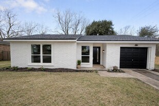 15302 Corsair Rd in Houston, TX - Building Photo