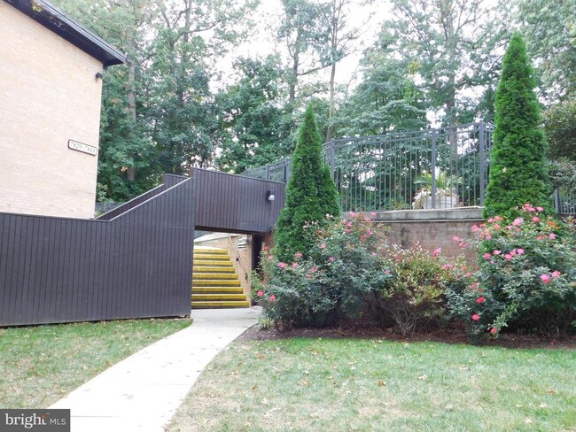 7831 Enola St in McLean, VA - Building Photo - Building Photo