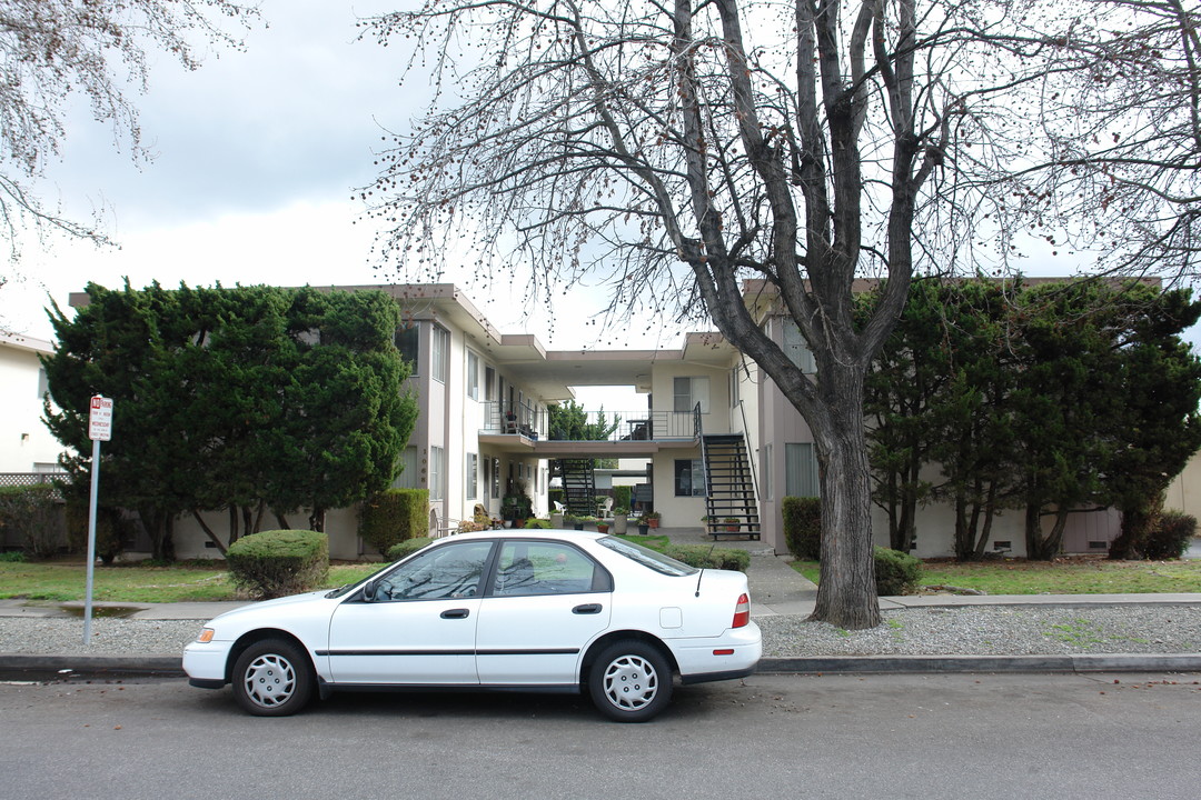 1068 Ranchero Way in San Jose, CA - Building Photo