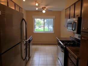 1331 S Finley Rd in Lombard, IL - Building Photo - Building Photo