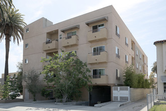 4655 Maplewood Ave in Los Angeles, CA - Building Photo - Building Photo