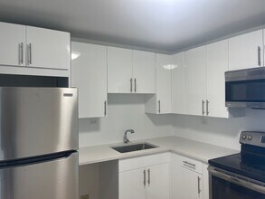 5555 Collins Ave in Miami Beach, FL - Building Photo - Building Photo
