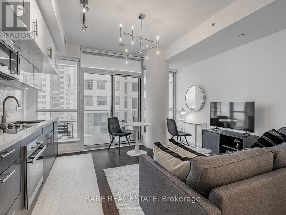 8-708 Mercer St in Toronto, ON - Building Photo